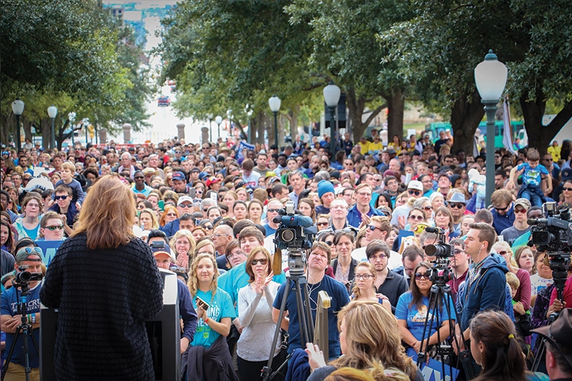 Cecilia-Abbott-Crowd